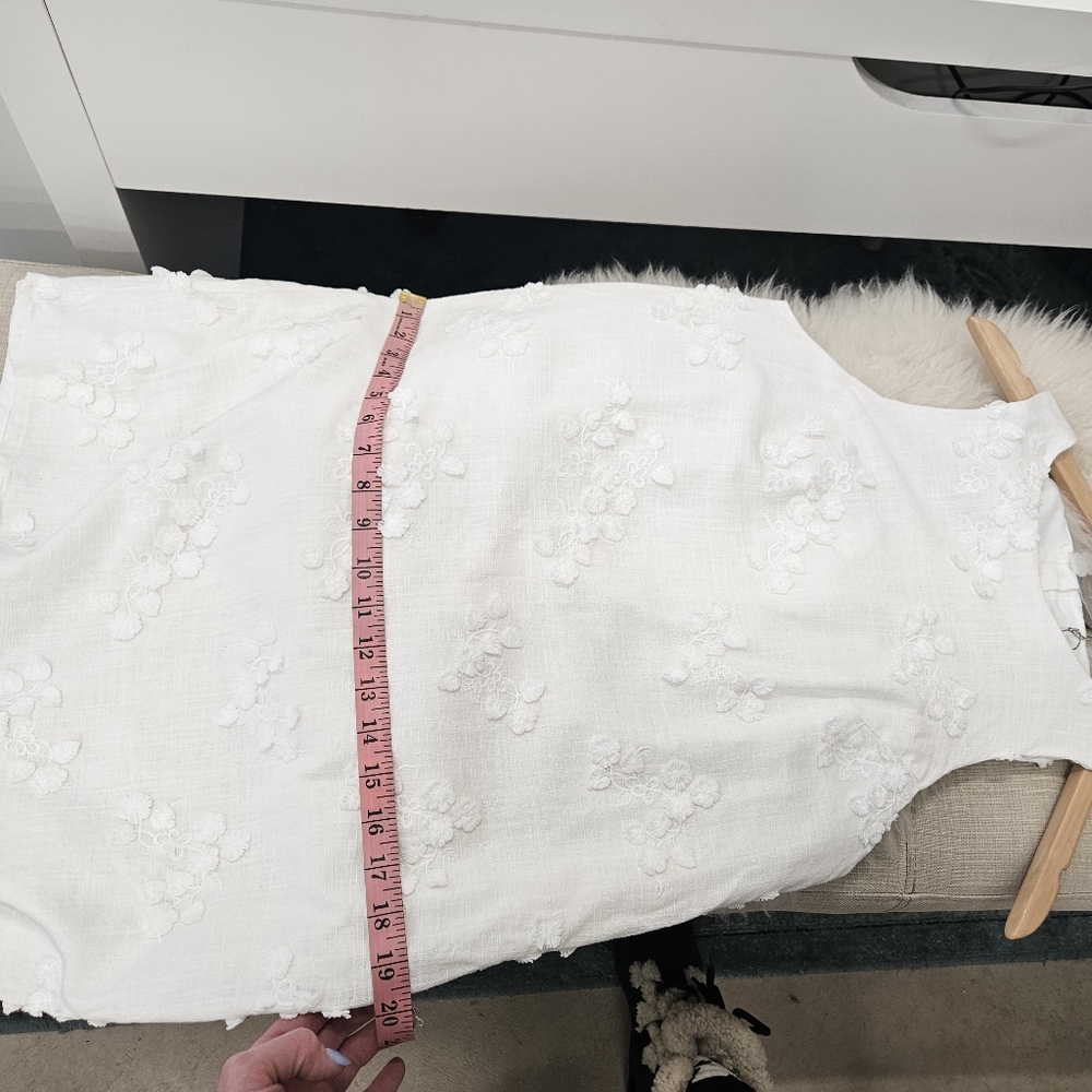 Applique Floral Sleeveless Shift Dress - Picture 10 of 14